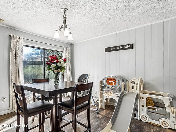 5th image of 105 Brookhollow Dr