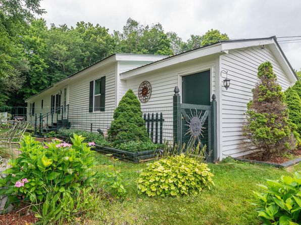 75 Roberts Road, Manchester, VT 05255