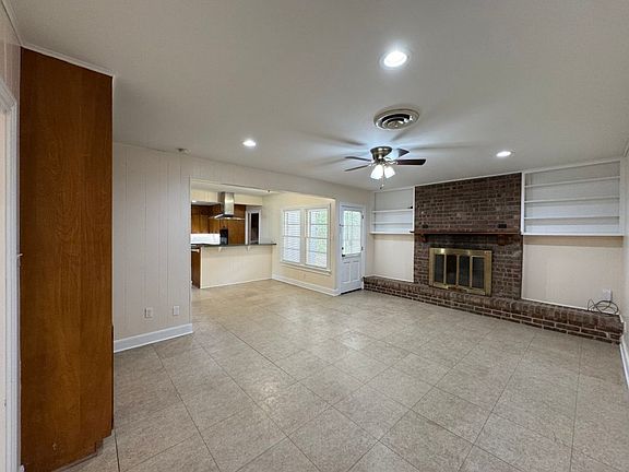 2nd image of 102 E Park Ave