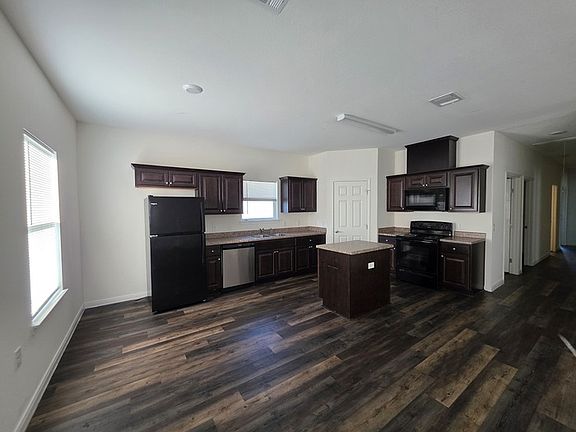 3rd image of 6119 Lacey Oak Dr