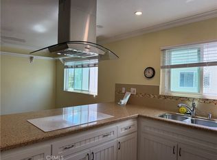 415 2nd St, Hermosa Beach, CA 90254
