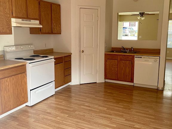 2nd image of 3689 Martin Dr APT 6