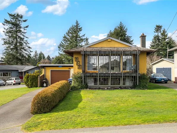353 Aitken St, Comox, BC V9M 1K8