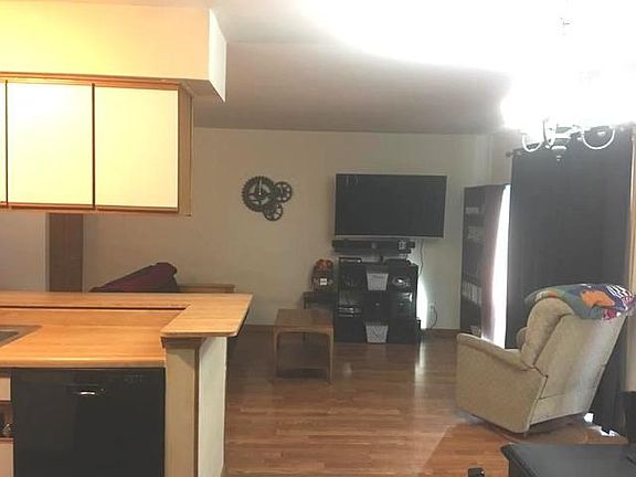 3rd image of 421 Lauren Ln