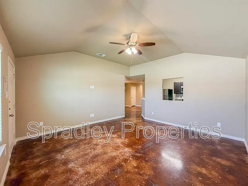 3 bed, 2.0 bath, 1293 sqft, $1,395 — Photo 2