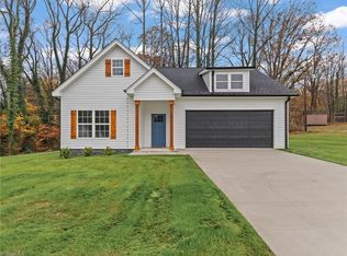 310 E Poplar St, Mount Airy, NC 27030