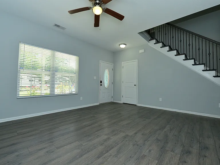 4219 Helen St — Photo 3