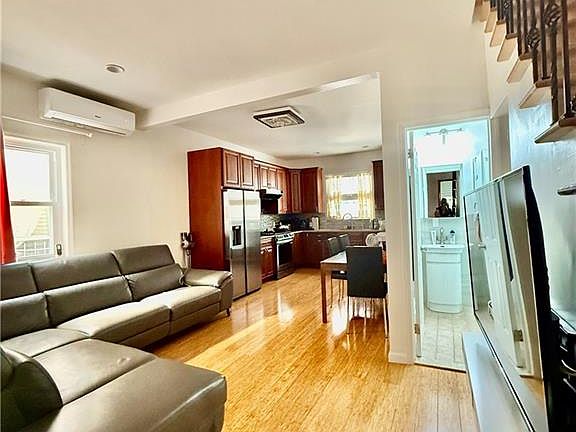 4th image of 228 72nd St