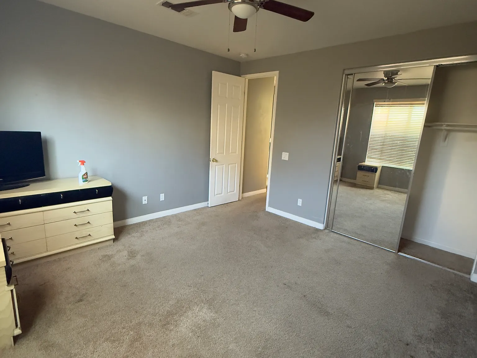 5 bed, $1,099 — Photo 2