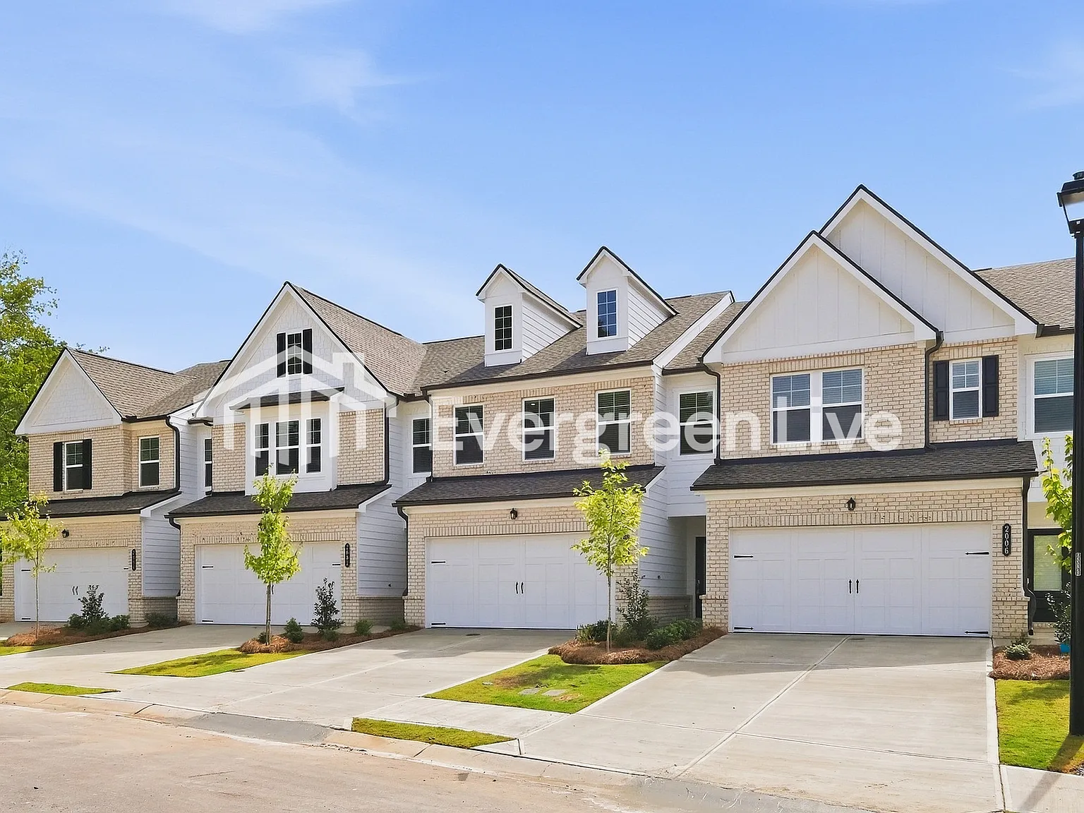 3 bed, 2.5 bath, 1810 sqft, $2,135 — Photo 2