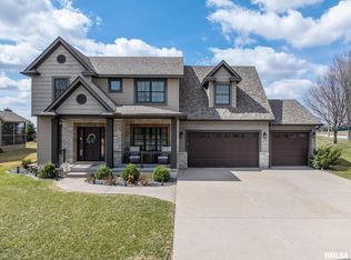 6898 Summerfield Dr, Bettendorf, IA 52722