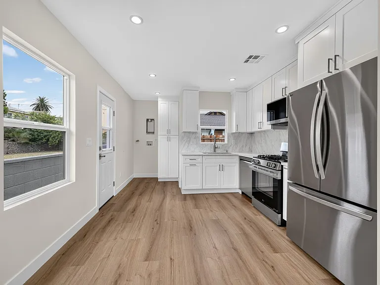 2325 N Naomi St — Photo 14