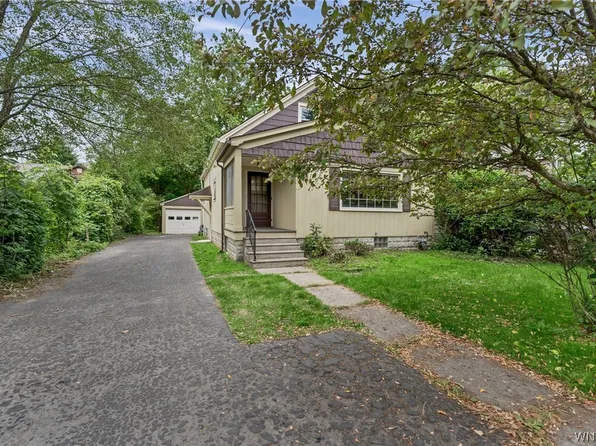 5229 Genesee St, Bowmansville, NY 14026