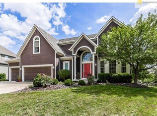 16271 S Locust St, Olathe, KS 66062