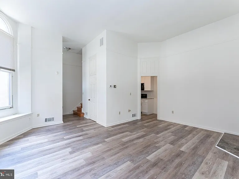 2020 Walnut St #2032 — Photo 4