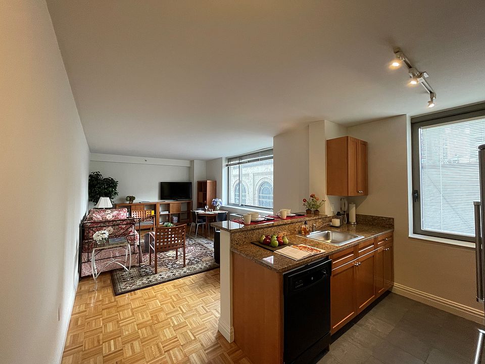 1st image of 1500 Lexington Ave APT 8P
