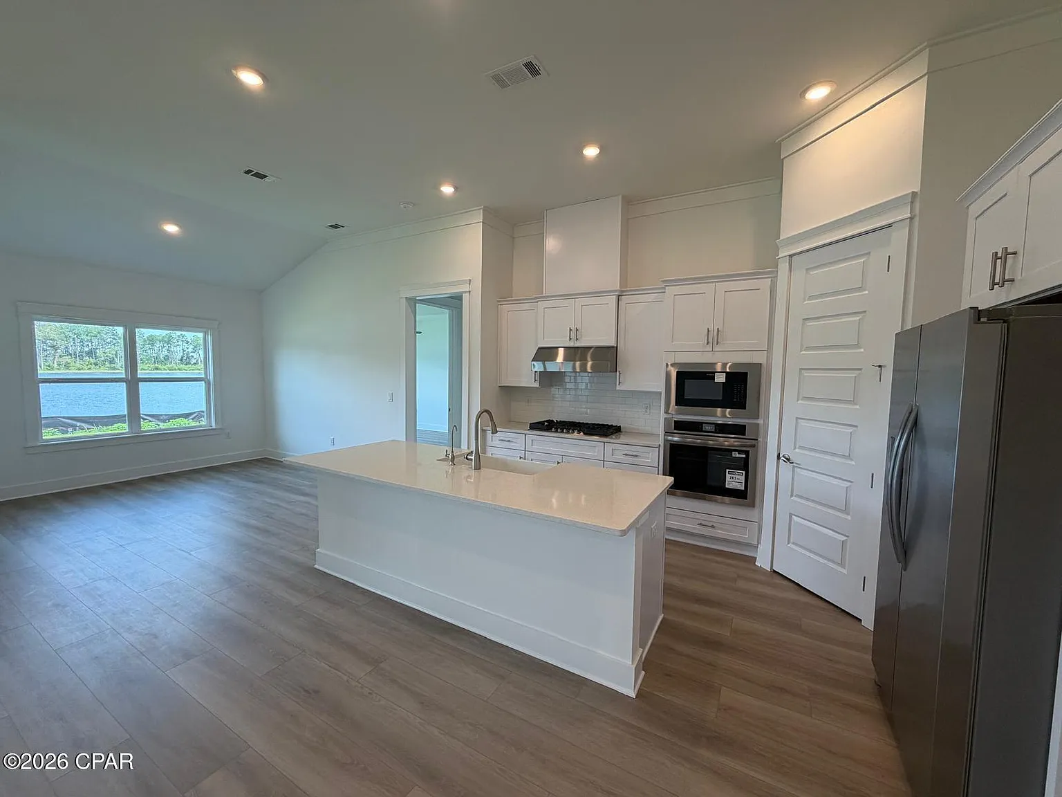 4 bed, 2073 sqft, $3,200 — Photo 4