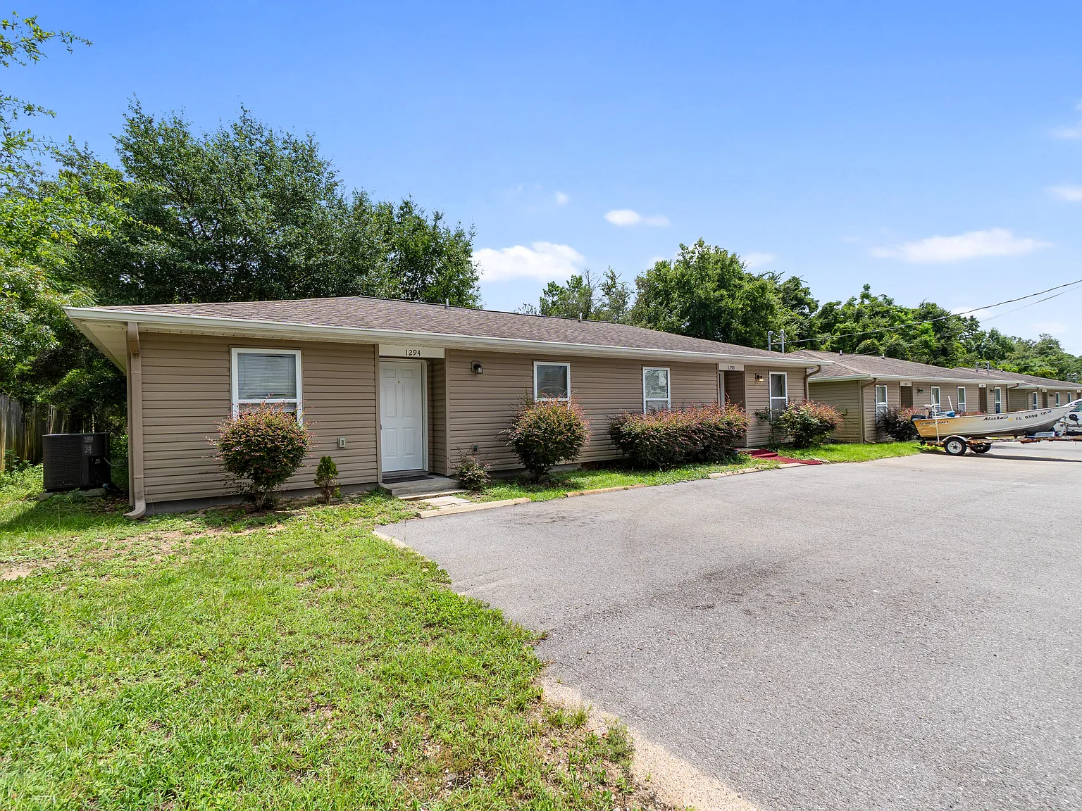 2 bed, 1.5 bath, 800 sqft, $1,450 — Photo 1