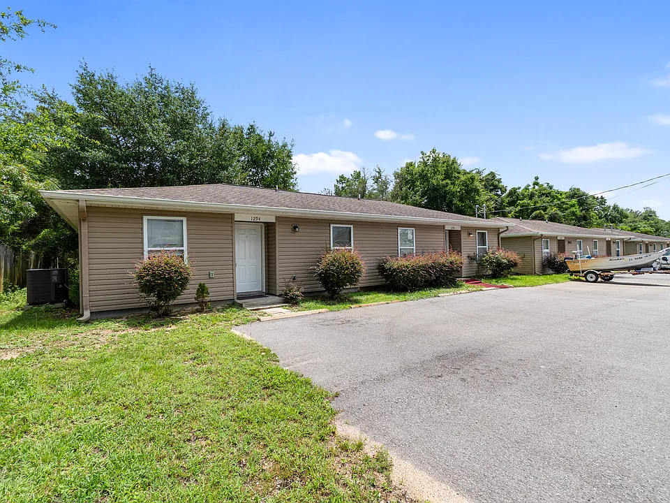 1290 Pine St #1290