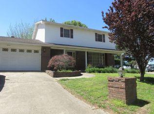 212 Summer Dr, Sikeston, MO 63801