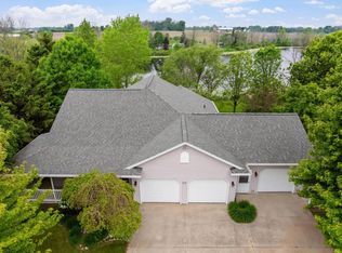 6134 Sonnenburg Ln, Manitowoc, WI 54220