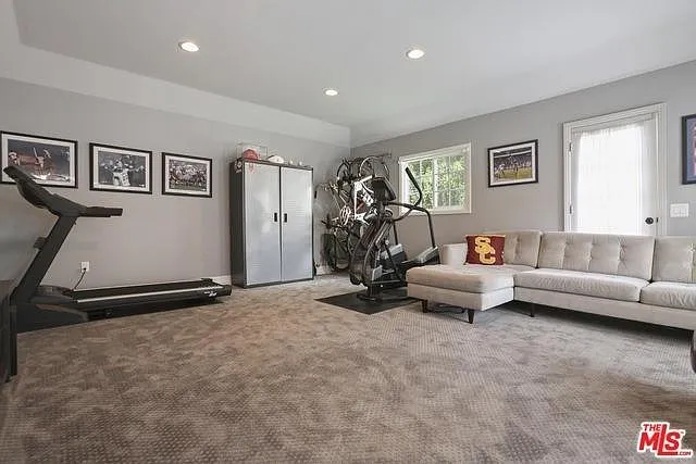 8335 Holy Cross Pl — Photo 16