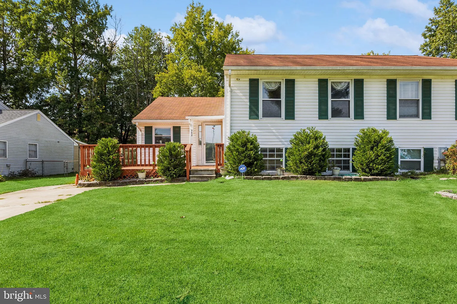 352 Laburnum Rd photo 1