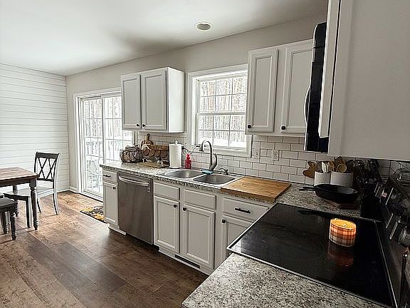 3rd image of 7996 Hurleys Neck Rd