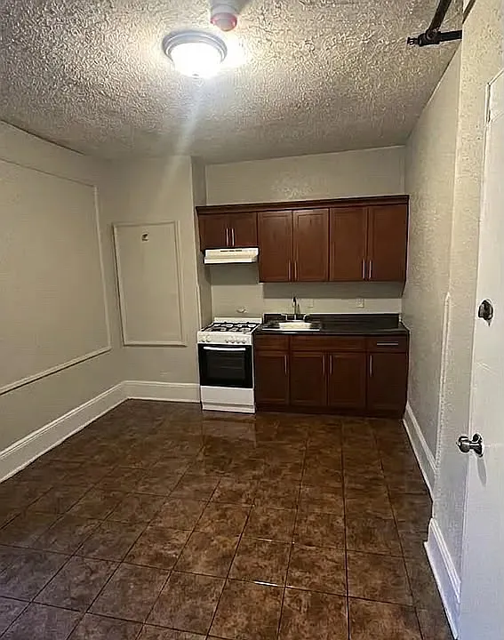 101 Treacy Ave #3
