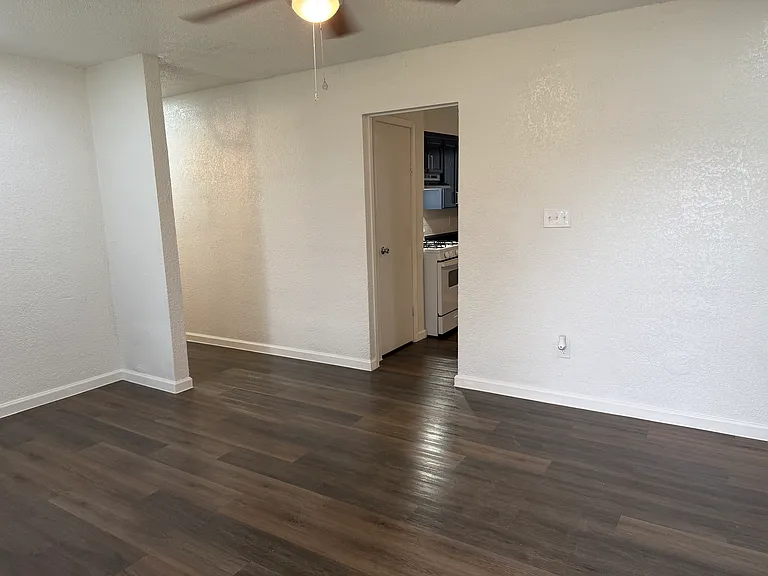 7414 Westlyn Dr — Photo 3