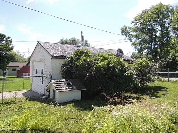 4th image of 1834 Avenue C