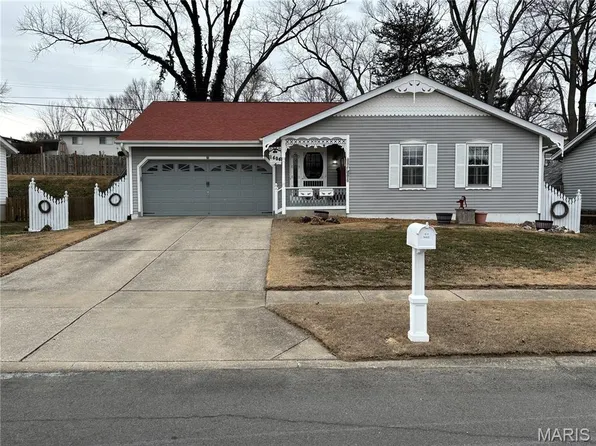 1606 Estes Dr, Florissant, MO 63031