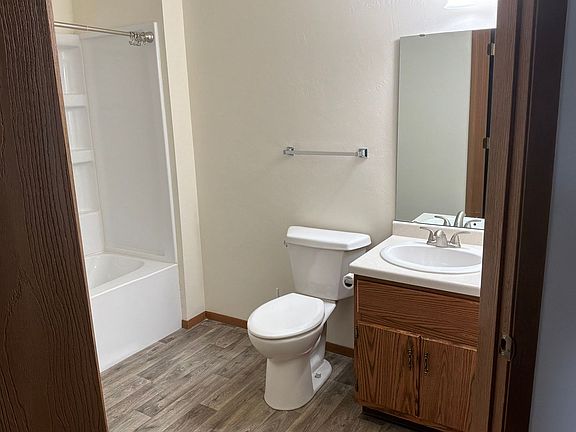 5th image of 559 S Main St #1