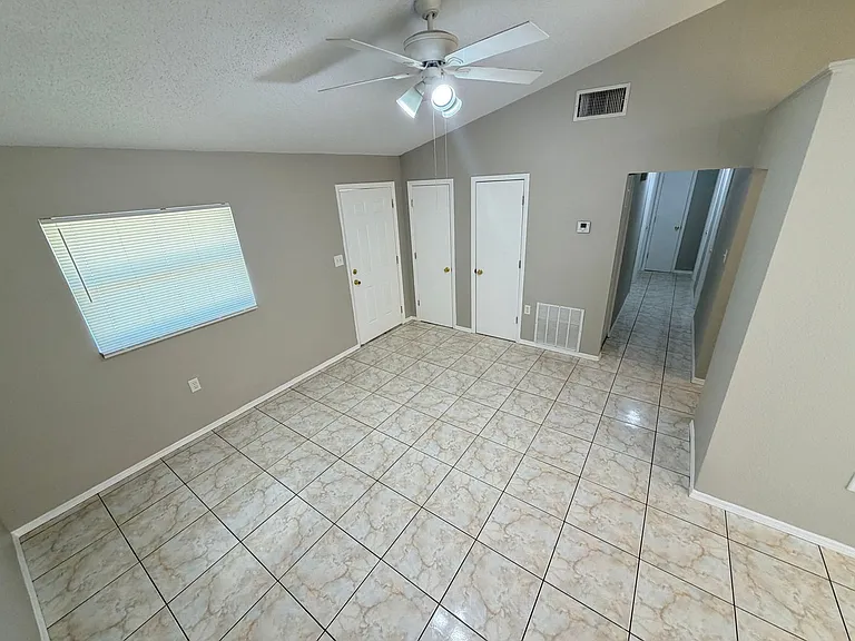 821 Moongate Ter — Photo 21