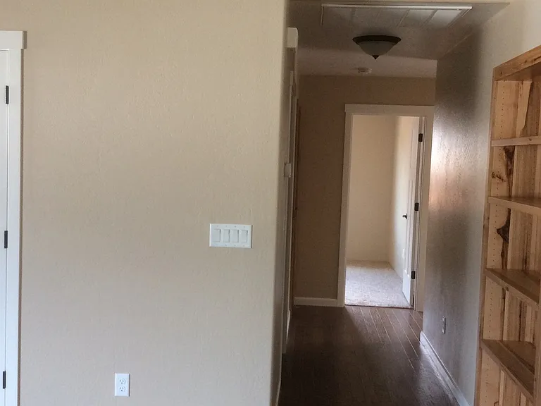 185 SE Briggs Way — Photo 4