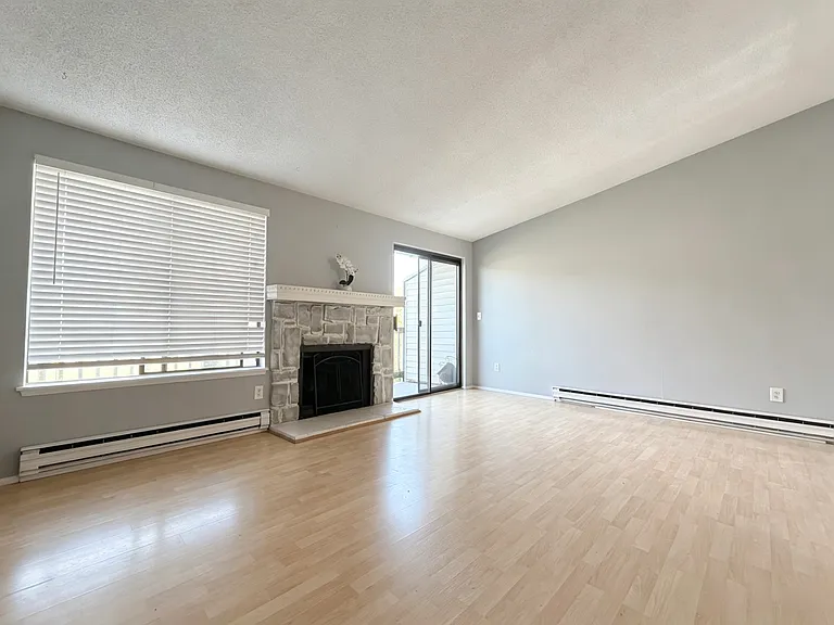 1313 W James St #11 — Photo 5