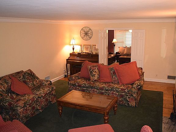 3rd image of 48 Blackburn Ln