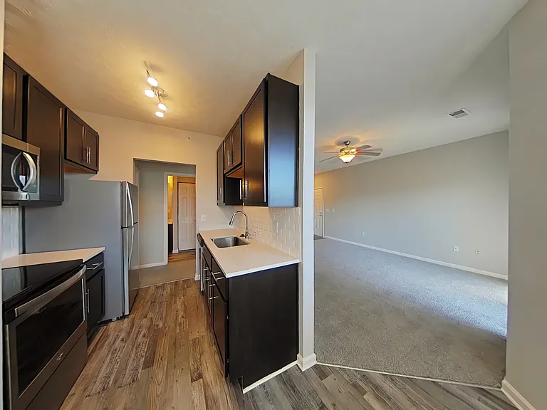 Landings At Beckett Ridge — Photo 40