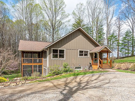 3rd image of 265 Rose Ln NE