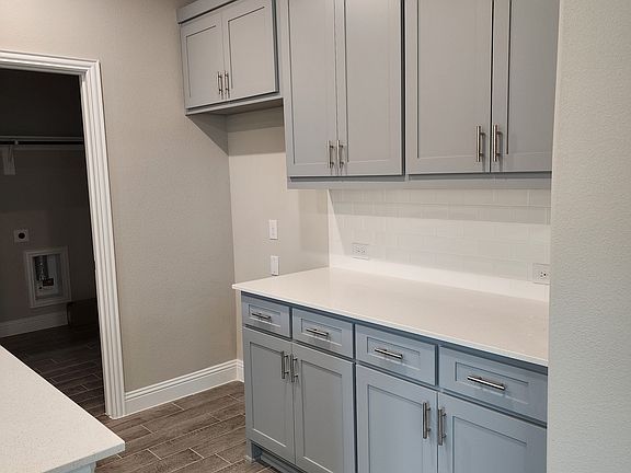 5th image of 1005 Amenduni Ln