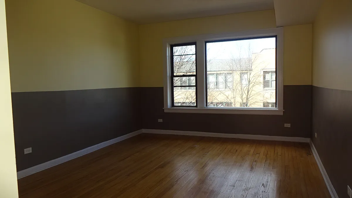 Photo 2 of 5 - 1315 W 82nd St #3 - Chicago, IL Building Photo - 1315 W 82nd St #3