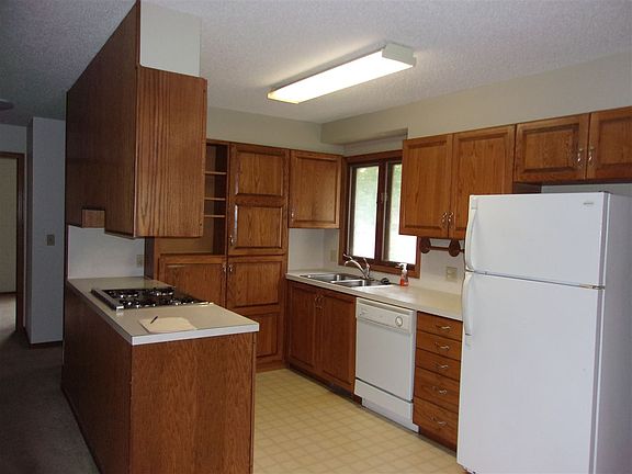 4th image of 313 Meek Ave