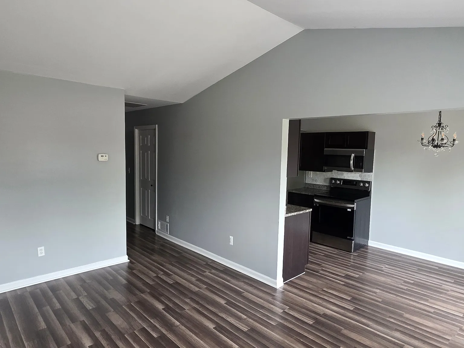 2 bed, 900 sqft, $1,250 — Photo 3