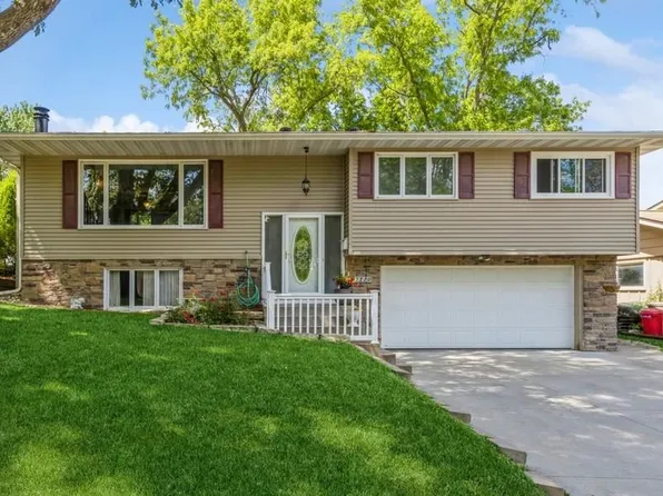 3110 Maplewood Ln, Iowa City, IA 52245