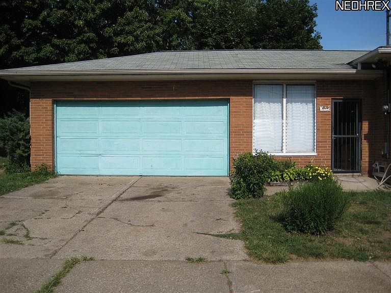 2nd image of 324 W 23rd St