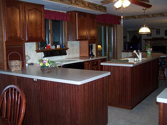 Open floor plan great for entertaining