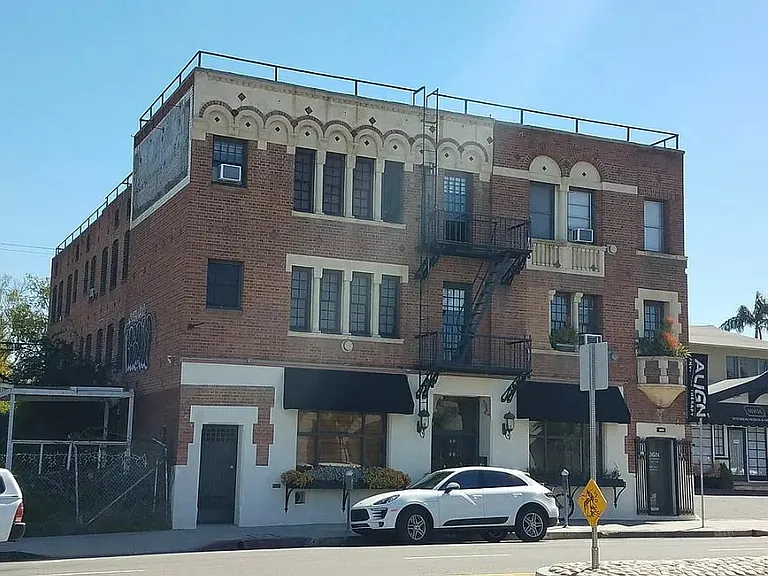 564 N Larchmont Blvd #303 — Photo 2