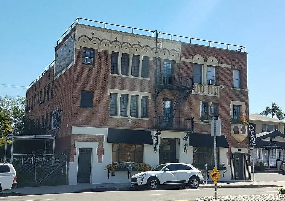 2nd image of 564 N Larchmont Blvd #303