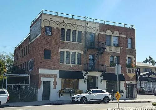 564 N Larchmont Blvd Photo 1