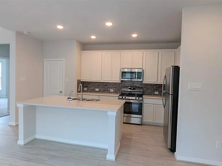 18606 Albany Bay Ln — Photo 11